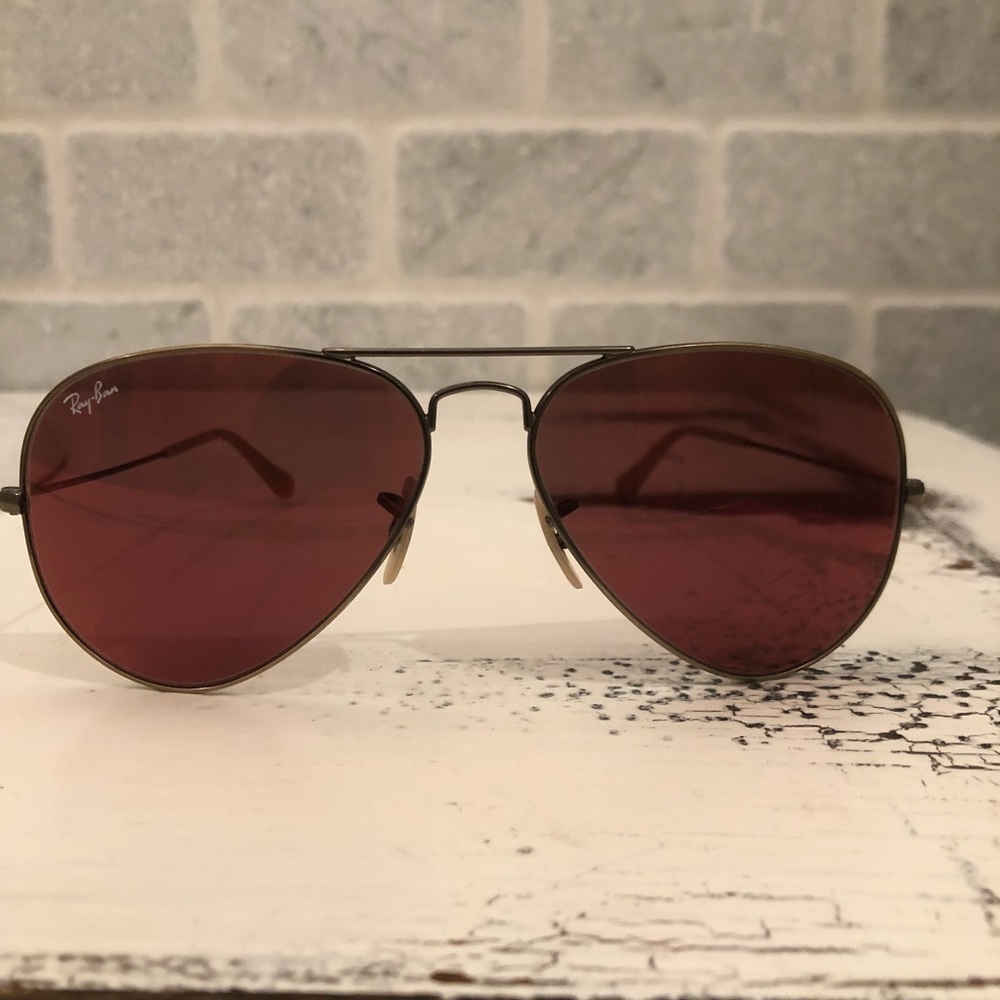 RED RAY BAN AVIATORS